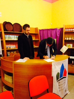 Foto dello storico accordo Centro Piero Rossi , lunedì 28 aprile 2014
